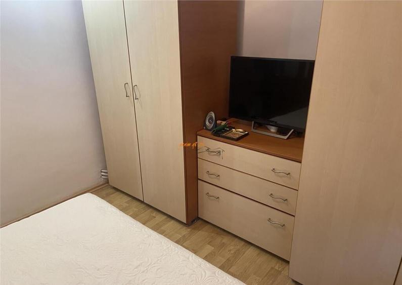 Apartament 3 camere , zona cartier Sud ,et 2/4 , decomandat - 10