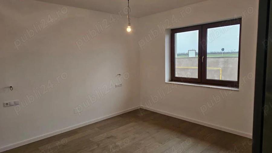 Proprietar vand casa noua in Nojorid - 10