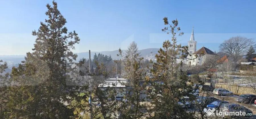 Apartament cu 4 camere semidecomandat în Simeria