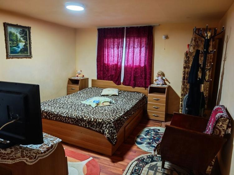Casa spatioasa cu teren 2000 mp, aproape de oras Cuza Voda, str. Bisericii. SE POATE VINDE SI FRACTIONAT. DETALII IN DESCRIERE. - 3