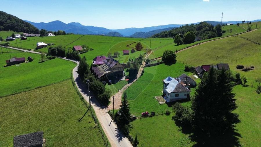 Pensiune de vanzare in varf de munte la Ciocanu - langa Sirnea - 3