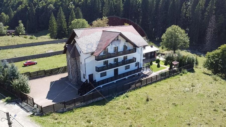 Pensiune cu 14 camere de vanzare Bucovina langa partia Pojorata Malini - 4