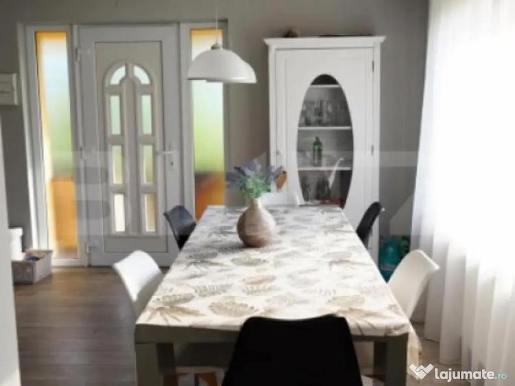 Casa de vanzare cu piscina - 1