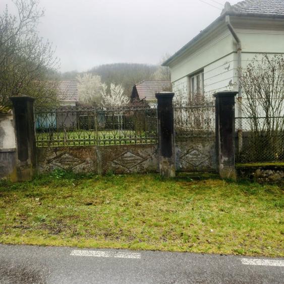 Casa si teren de vanzare - 6