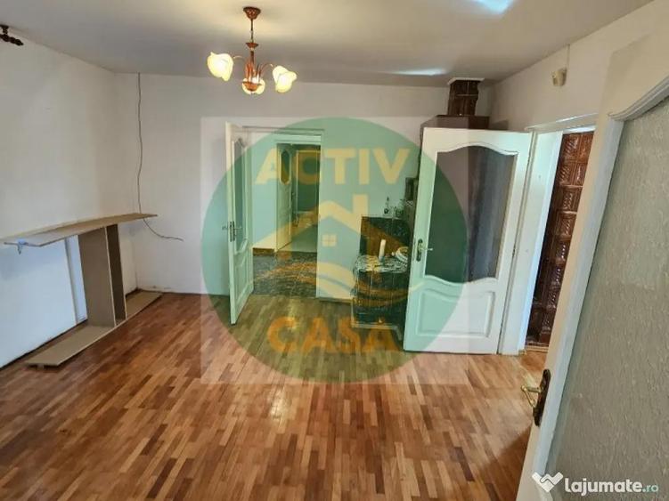 Casa de vanzare, zona Romanului - 1