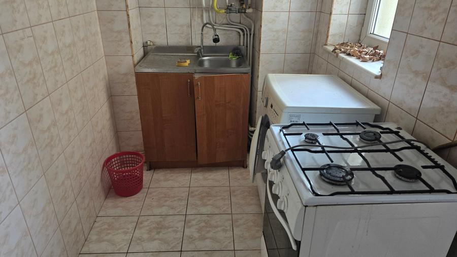 Vand apartament 2 camere decomandat in Deva, zona Micro 15, etaj 7, - 10