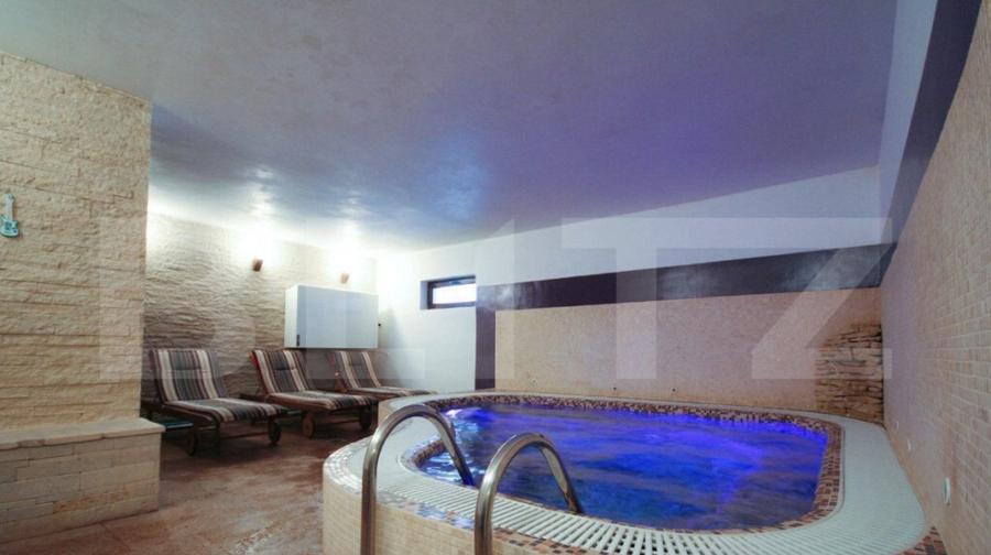 Oferta unica: pensiune ?i teren generos de 16000 mp in - 1