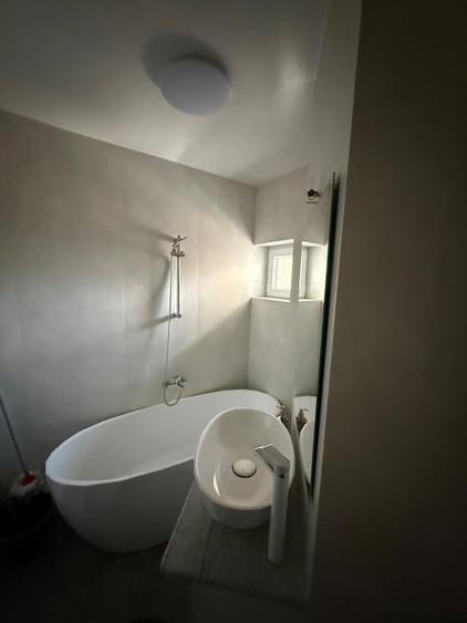 Inchiriez apartament complet renovat - 2