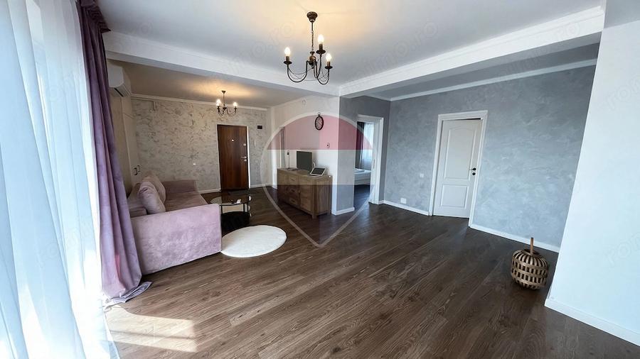 Apartament cu 3 camere semidecomandat în Sud