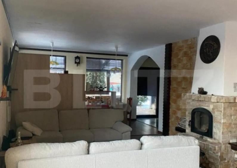 Casa de vanzare, cu 4 camere, 268 mp + teren 786 mp, zona-M - 7