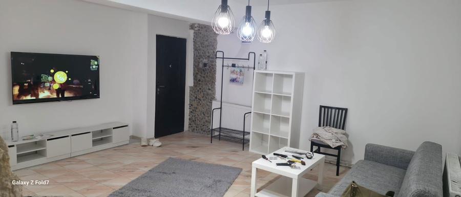 Inchiriez apartament 3 camere , situat in Cartierul Bucuresti noi, langa metrou bazilescu , 2 minute de piata 16 Februarie . - 5