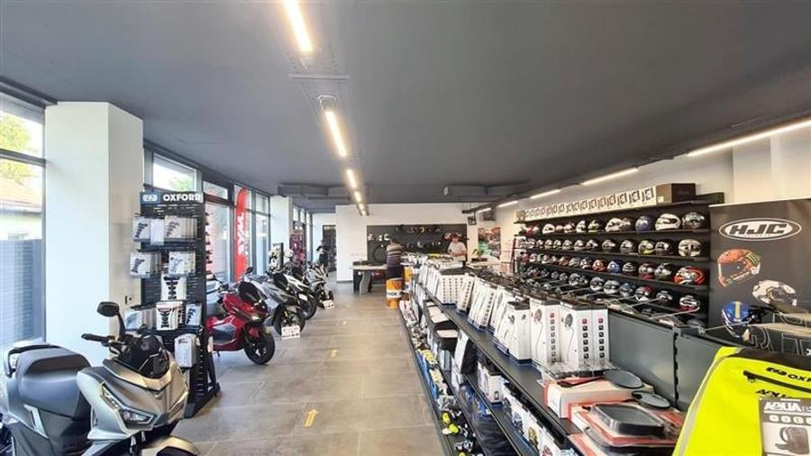 Cladire Comerciala P+3E, pozitie strategica la bulevard - 5