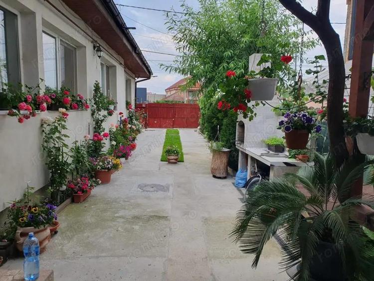 CASA DEOSEBITSA MOBILATA in stil italian ,zona podul VIORELE , teren 280 mp - 14