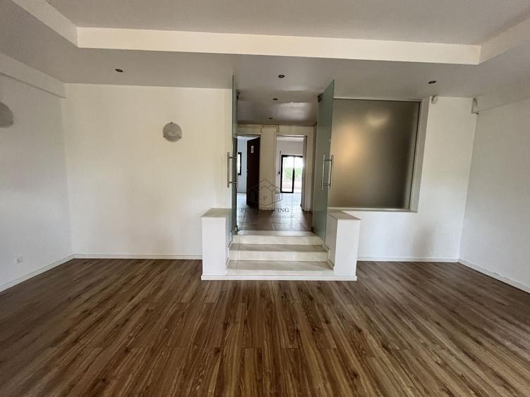 VILA CU 5 CAMERE LA INCHIRIERE PE MALUL LACULUI STRAULESTI - 8