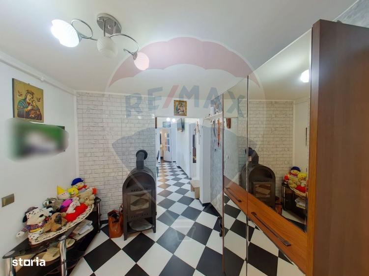 Apartament cu 4 camere decomandat în Central