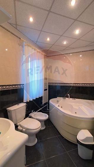 Casa cu piscina de vanzare in zona Piata Centrala Galati - 14