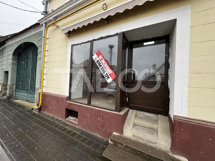 Spatiu comercial de inchiriat in centrul Cristianului cu vad bun - 1