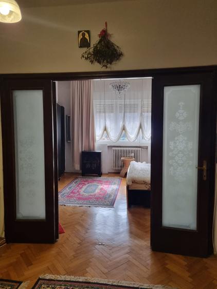 Eleganță interbelică în inima orașului – apartament cu potențial investițional - 4