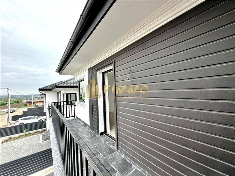 Duplex cu 4 camere cu Canalizare în Exterior Est