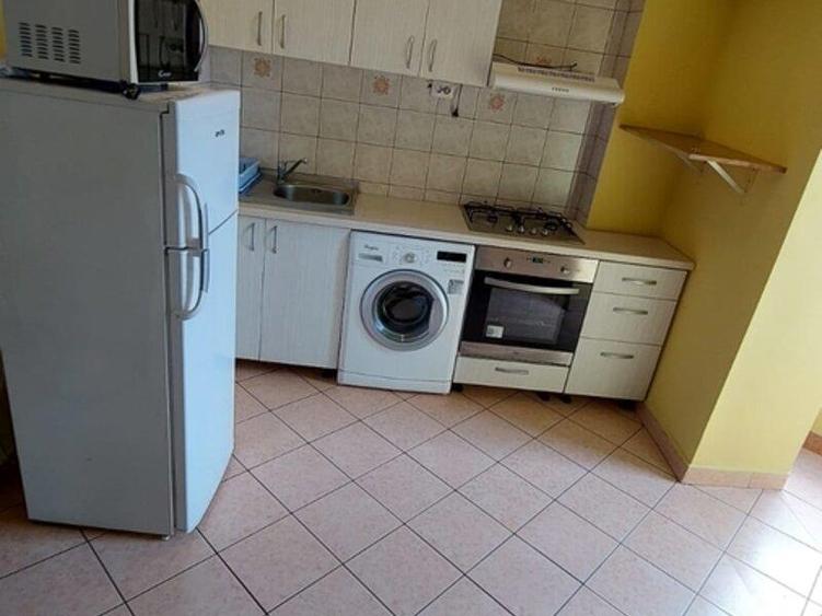 Ofer spre închiriere garsonieră cochetă, situată stradal pe - 4