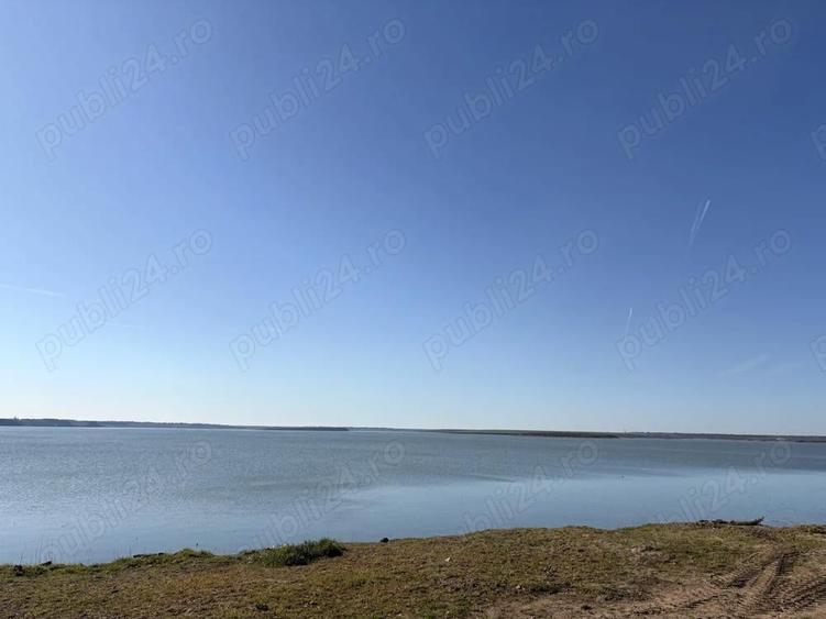 Vand casa la curte comuna Ulmu, judet Calrarasi la 200 m de lac! - 2