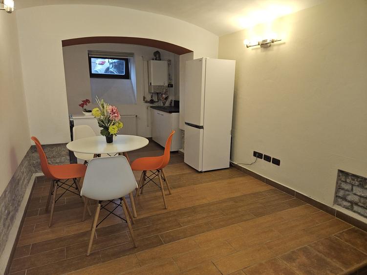 Apartament cu trei camere cu centrala,  spatios - 4