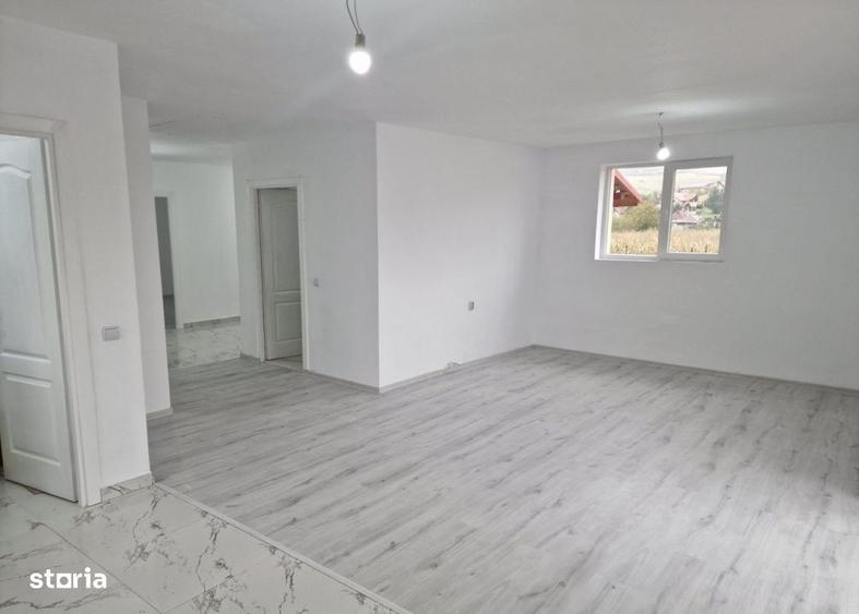 Casă cu 4 camere în Căianu