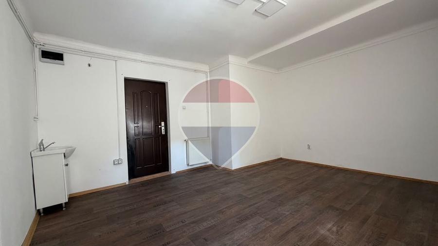 Spațiu pentru birouri în Piața Sfatului | 65 mp | Etaj 1 - 7