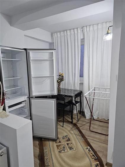 Garsonieră decomandată, mobilată în Micro 3