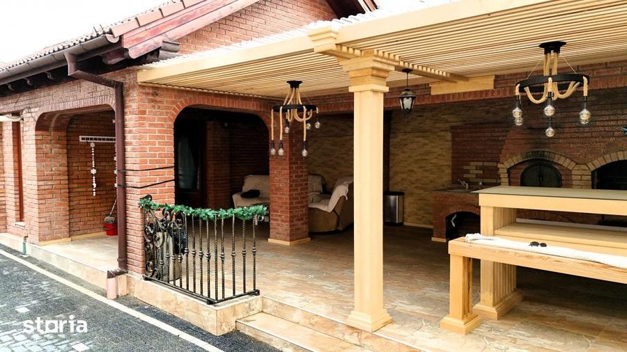 Casă cu 7 camere cu Teren 2550 Mp în Central