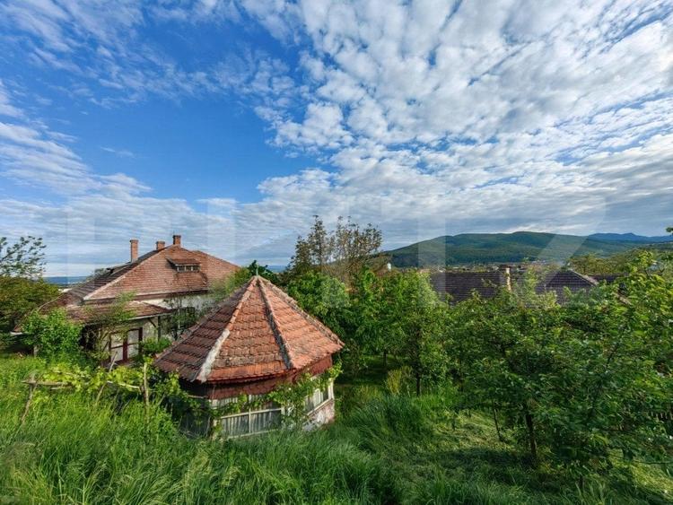 Casă individuală cu 5 camere cu Garaj în Șard
