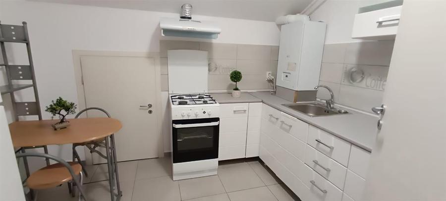 Apartament cu 2 camere decomandat în Tractorul