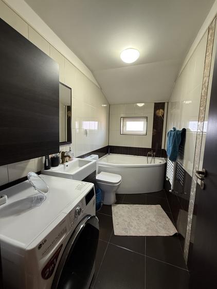 Apartament cu 3 camere decomandat, mobilat în Dâmbovița