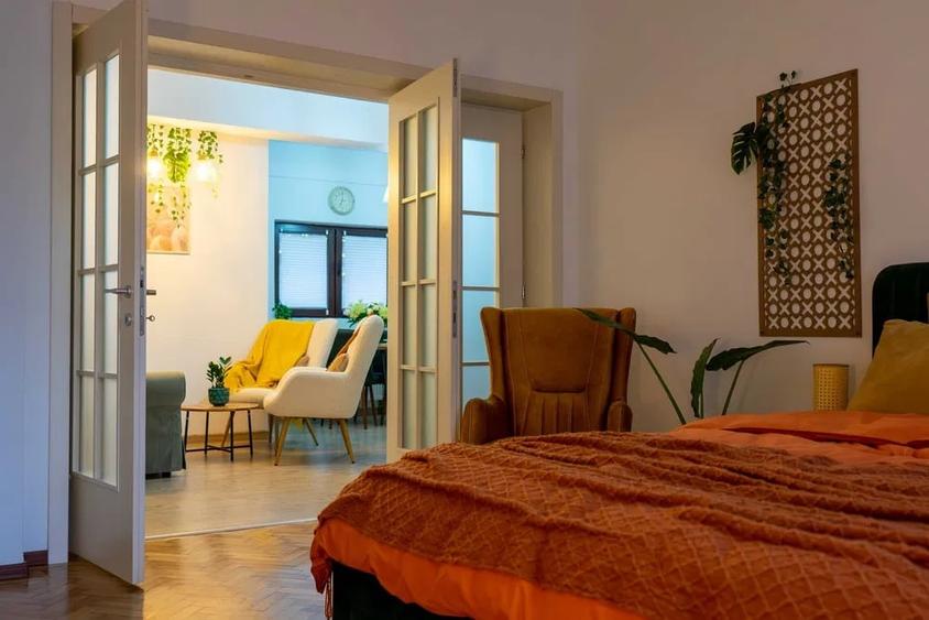 Apartament cu 3 camere semidecomandat, mobilat în Calea Călărașilor