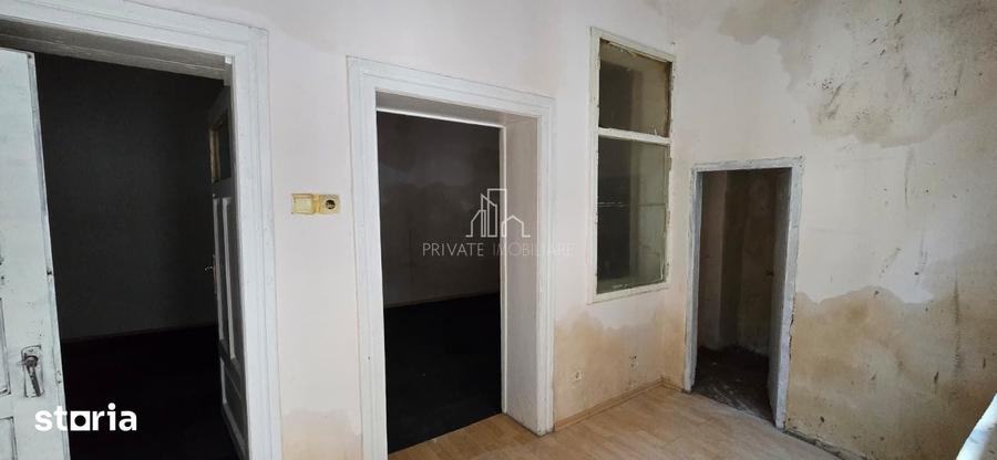 Casă decomandat cu Teren 1000 Mp în Central