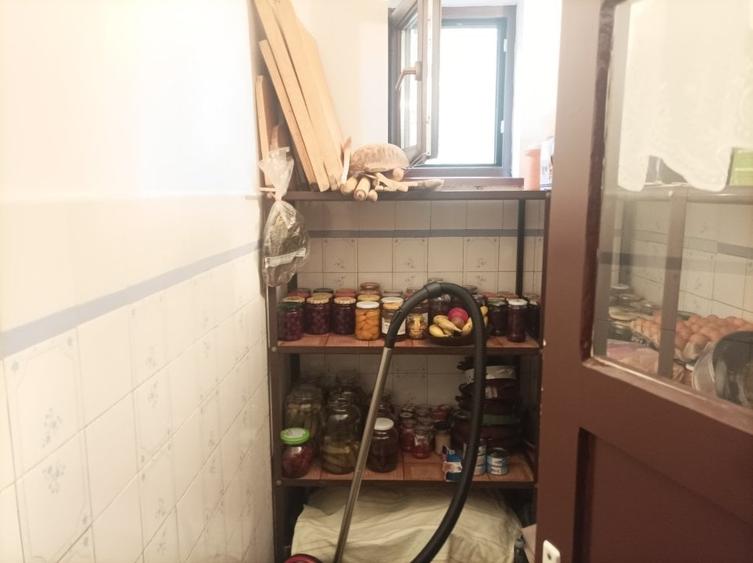 Casă individuală cu 4 camere cu Canalizare în Central