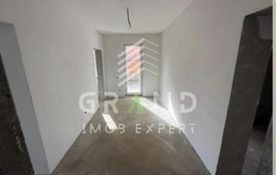 Casă individuală cu 4 camere cu Canalizare în Exterior Sud
