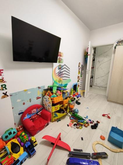 Apartament cu 4 camere decomandat, mobilat în Giurgiului