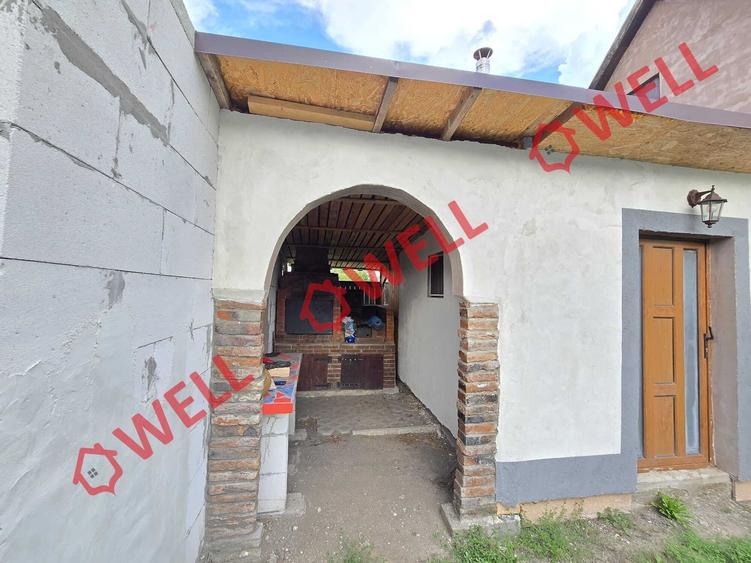 Casă cu 4 camere cu Teren 1102 Mp în Sântionlunca