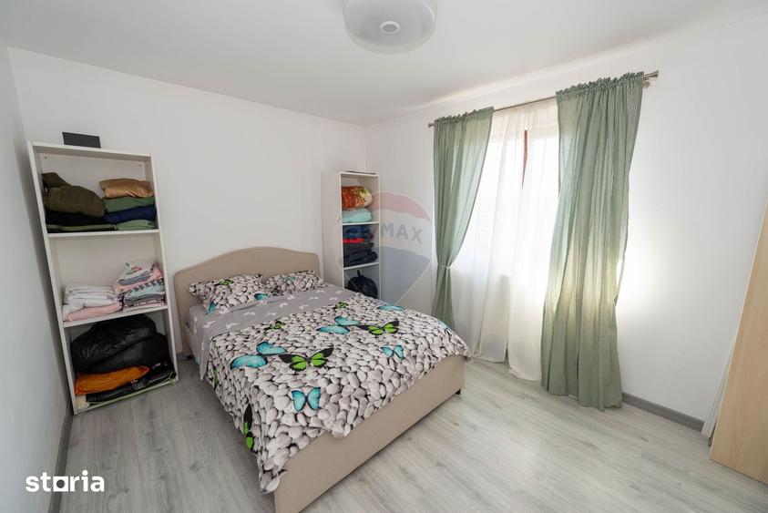 Casă cu 5 camere cu Teren 300 Mp în Joița