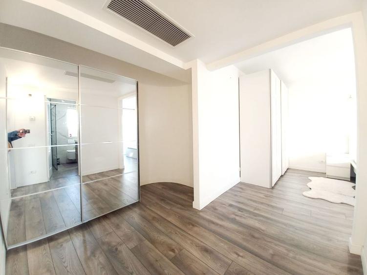 Apartament cu 3 camere semidecomandat, mobilat în Băneasa