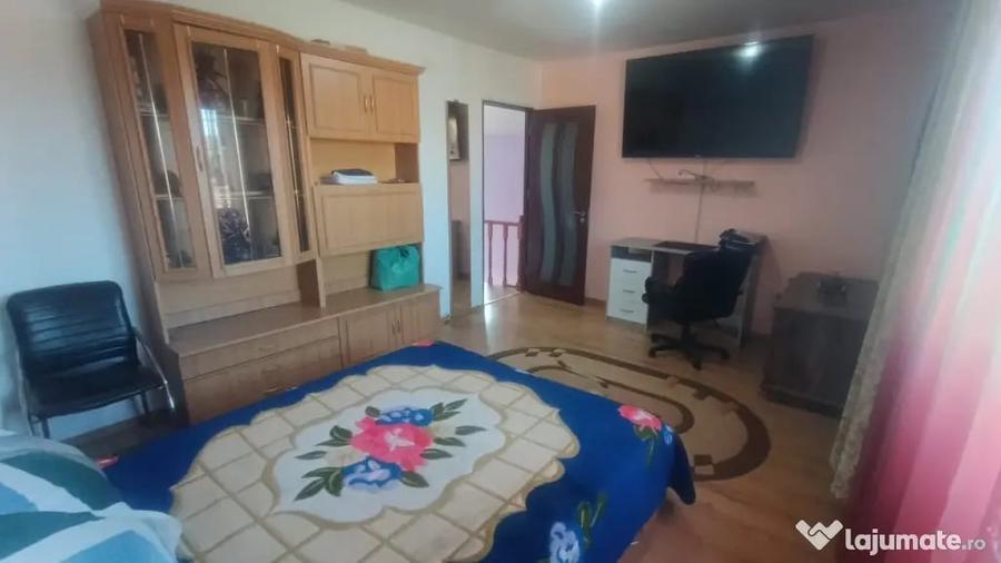 Casă cu 5 camere cu Teren 250 Mp în Brestei