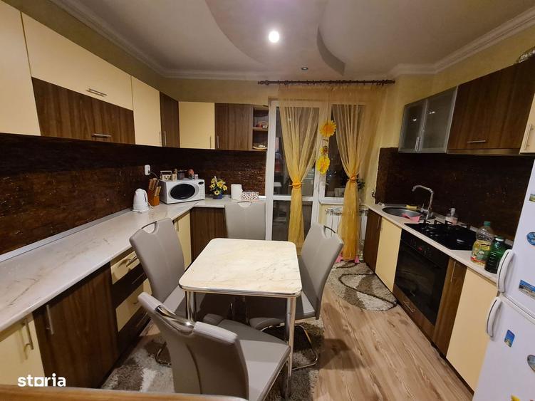 Apartament cu 3 camere decomandat în Nufărul