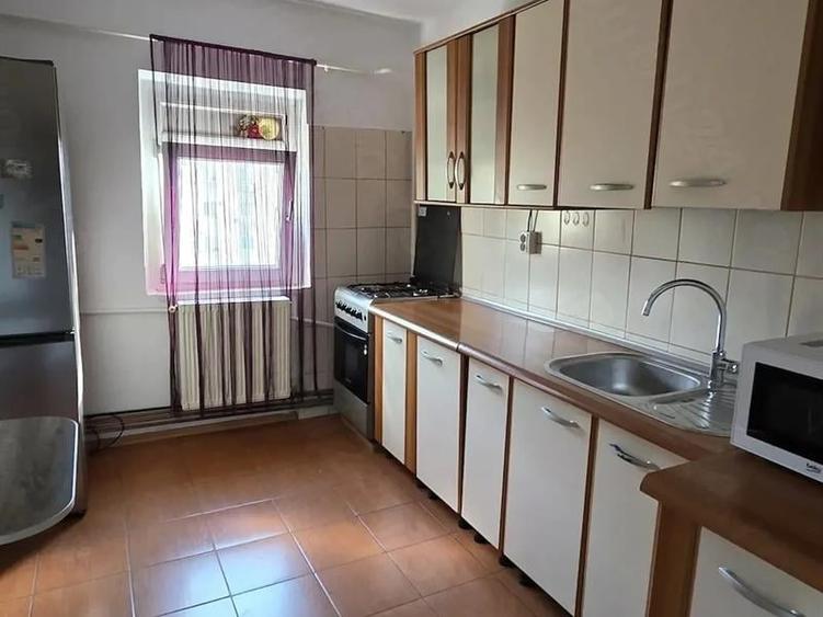 Apartament 3 camere, semidecomandat, loc. Filiasi - 1