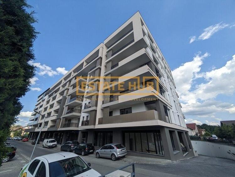Apartament cu 3 camere semidecomandat în Între Lacuri