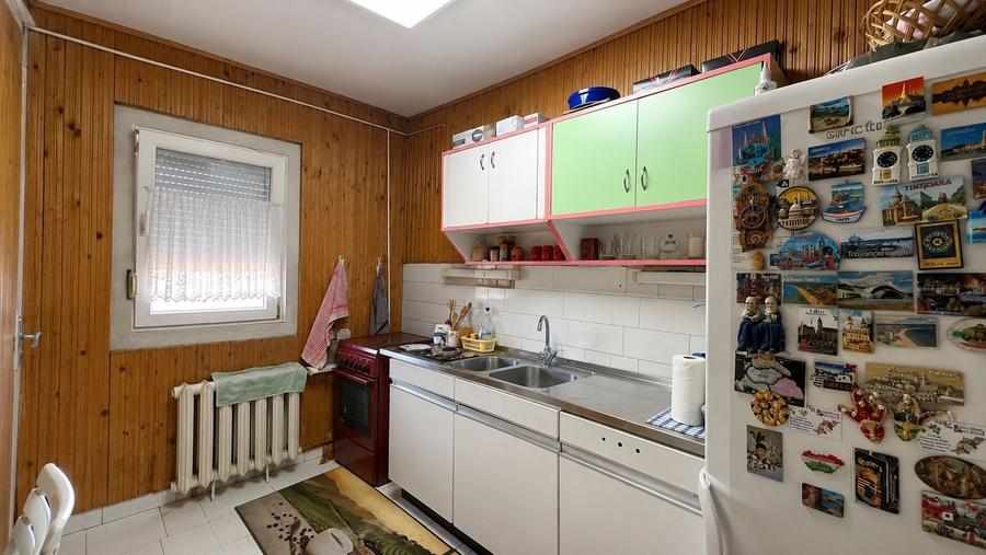 Apartament cu 2 camere semidecomandat în Lipovei