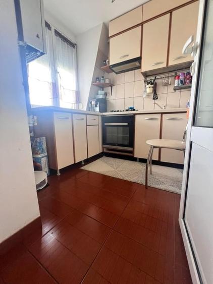 Apartament cu 4 camere decomandat, mobilat în Sărari