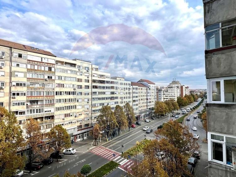 De închiriat apartament cu 3 camere, în zona Dacia - 13