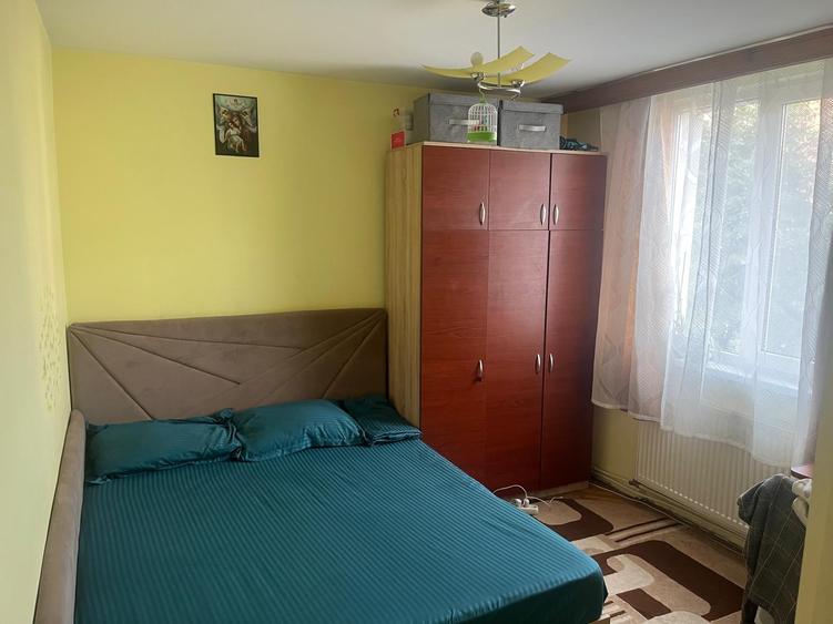 Apartament cu 4 camere semidecomandat în Dărmănești