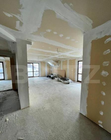 Apartament cu destinatii multiple, semifinisat, 227 mp, zona - 9